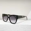 Designer de óculos de sol 2023 Novo Tiktok Mesmo estilo Personalidade Sunglasses Women Women Versátil Fashion Trend RDS9