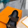 Tasarımcı terlikleri slayt sandaletler Yaz Daireleri Seksi gerçek deri platform Ayakkabılar Bayanlar Plajı Zahmetsizce Şık Slaytlar Ayarlanmış Altın Tokalı 2 Askı Kadın