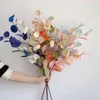 Decoratieve bloemen Kunstmatige eucalyptus herfstplanten bladeren Lange plastic plastic zijden nepwand voor thuishuwelijken schieten