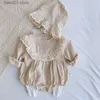 Rompers spetsprinsessan småbarn Romper 2020 Autumn Retro Nyfödd baby flicka kläder Cotton Spring Pure Color Spädbarnskläder 2 st med hattar T230529