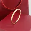 Classico braccialetto d'amore in acciaio al titanio sottile da 4 mm braccialetto di moda di lusso con chiusura a bracciale per gioielli di fidanzamento per uomo e donna misura 16-19 cm