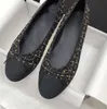 Tasarımcı Elbise Ayakkabı Cowhide Mektubu Deri Loafer Yay Bale Dans Ayakkabı Moda Kadınlar Siyah Düz Tekne Ayakkabı Lady Çürüt