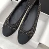 Designer klänningskor kohude brev läder loafer bow ballet dansskor mode kvinnor svart platt båt sko dam tramp lata loafers stor storlek 34-42