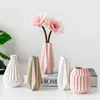 Vase 1PC Nordic Creative Ceramic Vase Decorations Home Furnishingsリビングルームベッドルームダイニングテーブルフラワーアレンジ