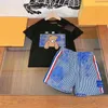 2023高級デザイナー服セットキッズTシャツリトルベアキャメルモノグラムショートストファッションブリティッシュファッションブランドサマーチャイルドレンズ