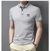 Polos masculinos Tamanho asiático do homem juvenil Moda Casual Sports Camisetas 2023 Verão Homem belos camisas de pólo bordadas com mangas curtas de mangas curtas