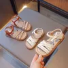 サンダルガールズサンダルチルドールファッション幼児の女の子の靴非滑り止めの汎用性のあるキッズシューズ弓織りフラットスタイル2023夏の新しいR230529