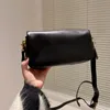 حقيبة Crossbody Crossbody متعددة الاستخدامات حقيبة سحابة على طراز سحابة صلبة في الهواء الطلق حقيبة يد جلدية في الهواء الطلق