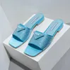 Vrouwen slippers voor luxe strass silon sandalen zomer glijbaan dames strand sexy dikke hakken klassieke p sandaaldriehoek lage hiel slipper