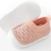 Chaussures antidérapantes d'intérieur pour enfants en maille fine d'été douces et confortables bébé premières chaussures de marche