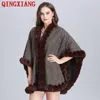 Scarves 2023 Plus Velvet Poncho Women Faux Fur Collar Cape Big Pendulum Dovetail Cardigan Winter Cloak Knitted Warm Thick Coat