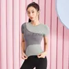 Damen-T-Shirt 2022 Neu eingetroffen Trendiges zweifarbiges T-Shirt Damen Sportbekleidung Workout-Tops Kurzarmshirt Fitness Custom Cut-Out-Shirt J2305