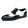 رجال أبيض أسود من الجلد الأصلي wholecut oxfords فستان كلاسيكي أحذية العلامة التجارية الناعمة المصنوعة يدويًا أعمالًا رسمية