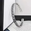 Diseñador de joyería pulsera collar anillo cuadrado ahuecado patrón tallado pareja pulsera pulsera de luz