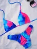 Nuovo perizoma scintillante arcobaleno 2023 Bikini a due pezzi da donna con cinturino Costumi da bagno da bagno P230530