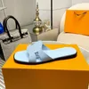 Pantoufles de créateurs de luxe pour femmes Chaussures plates en cuir de mode Sandales confortables Pantoufles de vacances à la plage avec boîte