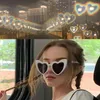 Luksusowa marka okularów przeciwsłonecznych Outdoor Summer Women Women w kształcie serca Szklanki obserwuj światła zmieniają