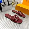 Pantofole firmate Sandalo da spiaggia da donna Ciabatte Ciabatte piatte Scritta Ritaglio in tessuto Firma circolare a L sul cinturino Pantofole Donna Estate Outdoor Suola in pelle Scarpe