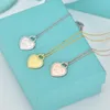 Klassisk halsband mode kärlek diamanthalsband kvinnors hänge flickor semester gåva 18k guld smycken fabrik med låda