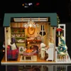 Decoratieve objecten Beeldjes DIY Miniatuur Poppenhuis Kit Vintage Koepel Decoratie Valentijnsdag Geschenken 3D LED Houten Huis Kamer Kinderen Verjaardagscadeau Speelgoed 230530