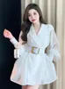 Abiti da donna Primavera Estate Blazer bianco di lusso Cintura da donna Giacca a maniche lunghe trasparente Designer Cappotto sottile Moda coreana