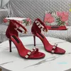Sandálias polidas de verão Mulheres Patente Couro Rhinestones Studs Vestido de noiva de festa Lady Saltos altos Eu35-43