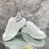 2023top nouvelle mode femmes qualité chaussures de sport marque en cuir à lacets sneaker Running Trainers Letters Flat Printed sneakers