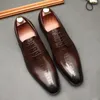 이탈리아 남자 드레스 신발 진짜 송아지 가죽 검은 갈색 수제 뾰족한 발가락 우즈 업 브로그 옥스포드 웨딩 신발 남자를위한