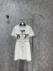 デザイナードレスの女性のドレススリムリボン装飾フラワースクエアカラー装飾フラワーニットドレス