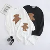 Dopasowanie rodzinnych strojów rodzinne ubrania zima jesienna sweter kreskówka niedźwiedź ojciec syn matka córka koszula z długim rękawem Ubrania urodzinowe 230530