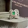 Clusterringen Het product is licht en luxueus Highrade Color Treasure Emerald Ring Licht ingelegd met Diamond Hollow