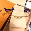 Lyxarmband designer för kvinnor trendigt mode berlock guldarmband mångsidiga och eleganta smycken jubileum Alla hjärtans dag gåva grossist