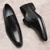 Оксфордская повседневная мужская обувь подлинная корова кова кожа бизнес -мужчина одевается обувь мода черная бургундия