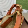 Borsa in tinta unita Confezione ascellare Borsa hobo Hardware Lettera Catena in metallo Cinghie regolabili Vera pelle Pelle bovina Alla moda Alta qualità