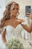 Splendidi abiti da sposa in pizzo Arabo Dubai Elegante con spalle scoperte Appliques senza schienale 3D Flora Abiti da sposa con strascico lungo Vestidos Taglie forti