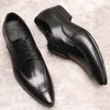 Męska marka butów Oxford oryginalne krowie skórzane luksusowe sukienki butów moda czarna brązowa koronkowa w górę Business Wedding Buty