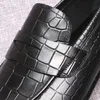Oryginalne skórzane męskie mokasyny buty Krokodyl Wzór poślizgu okrągłe na głowę sukienka ślubna Oxford Buty dla mężczyzn czarny niebieski
