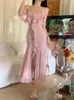 Kvinnor Sumemr Pink Chiffon ruffles off axel split lång klänning bröllop prom klänning mantel elegante femme brudtärna klänningar