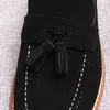 Orijinal deri erkekler el yapımı ayakkabılar lüks süet somunlar erkek mokasen püsküller siyah kahverengi gelinlik ayakkabıları rahat daireler