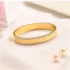 Braccialetti con ciondoli Moda in acciaio inossidabile placcato oro lettere Bracciale in metallo unisex Accessori per gioielli Regalo