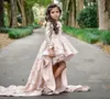 2023 Abiti da ragazza di fiori a maniche lunghe rosa con scollo a V e scollo a V in pizzo con increspature per ragazze Abiti da spettacolo per bambini Una linea per bambini Prom Party Dres