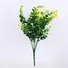 装飾的な花2PCSプラスチック人工屋外植物フェードフェードフェイクグリーンシュラブ植物窓ホームガーデンポーチウェディング外の装飾