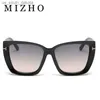 Zonnebrillen Mizho merkontwerper Cat Eye Sunglasses Woman Vintage 2023 Hoogwaardige Sun Glasses Fashion Big frame Cool Cool Sexy vrouwelijke oculos L230523