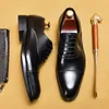 Scarpe oxford da uomo di lusso Abito stile classico di alta qualità Scarpe in vera pelle Scarpe da uomo formali con lacci marroni neri