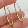 Stud Huitan Classic Simple Hoop Earring for Women Gold Color Geometric Mönster Passar olika tillfällen Metall Vångsidiga kvinnliga smycken J230529 J230529