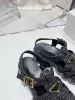Sandaalontwerper Women Haak Cage Sandalen Modeplatform Slipper Werkmanschap Die