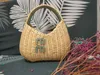 Luxury Rattan Basket Totes Bag Woman Designer Pine Cone Wicker Woven Handväskor Kvinnor Summer Söt strandstrå Bali Bali Vacation Handgjorda resor