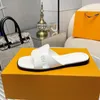 Pantoufles de créateurs de luxe pour femmes Chaussures plates en cuir de mode Sandales confortables Pantoufles de vacances à la plage avec boîte