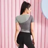 Damen-T-Shirt 2022 Neu eingetroffen Trendiges zweifarbiges T-Shirt Damen Sportbekleidung Workout-Tops Kurzarmshirt Fitness Custom Cut-Out-Shirt J2305