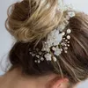 Hårklipp bröllop kammar tillbehör vit blomma hårnålar pärlhuvudstycken guld/silver färg metallhuvud för brud